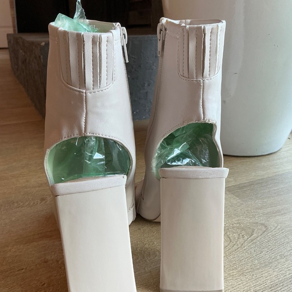 Steve Madden Women's Safia Cut Out Bootie Open Toe Bone Size 9.5 - Picture 5 of 5